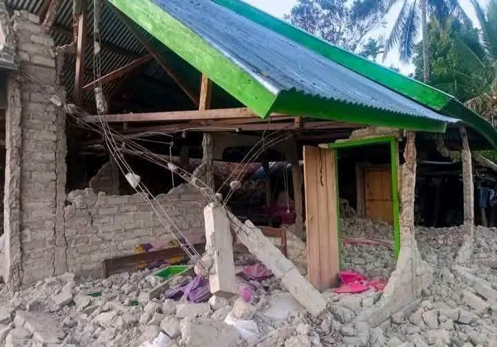 rumah hancur akibat gempa